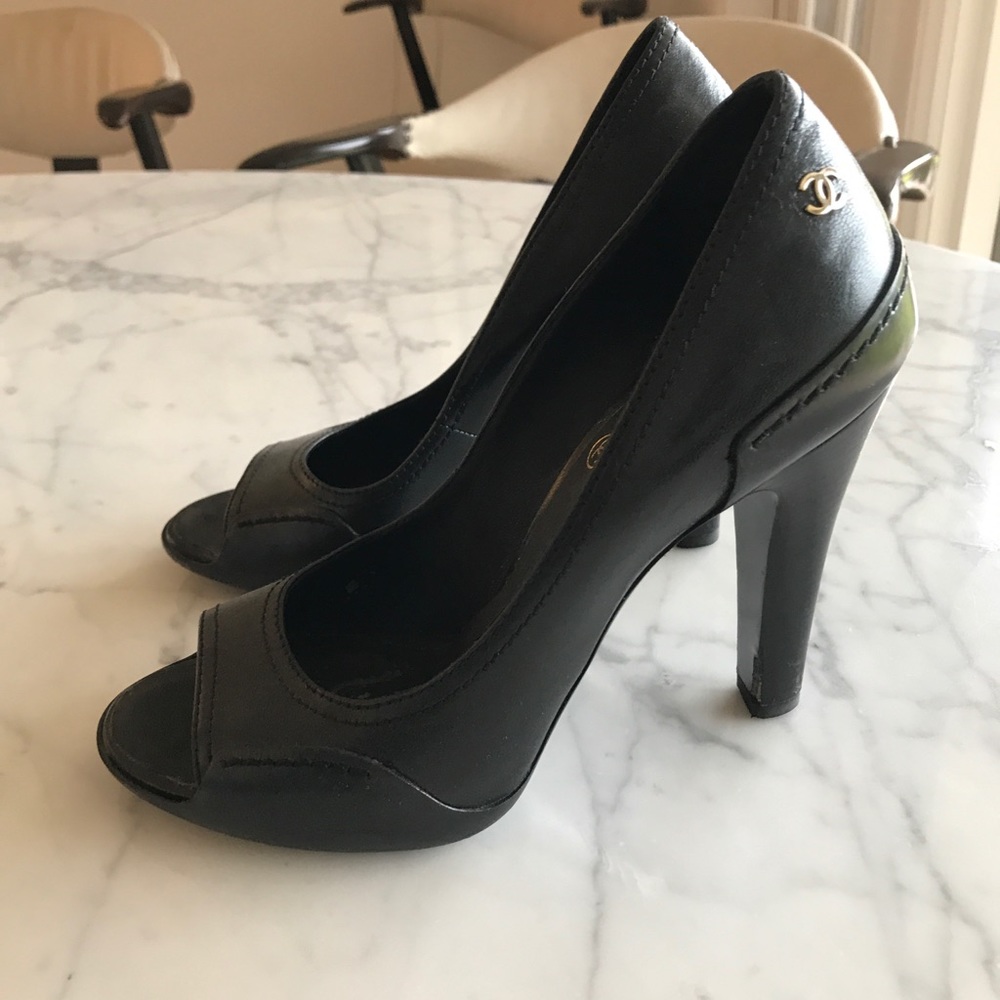 Chanel black pumps - authentic worn only once
